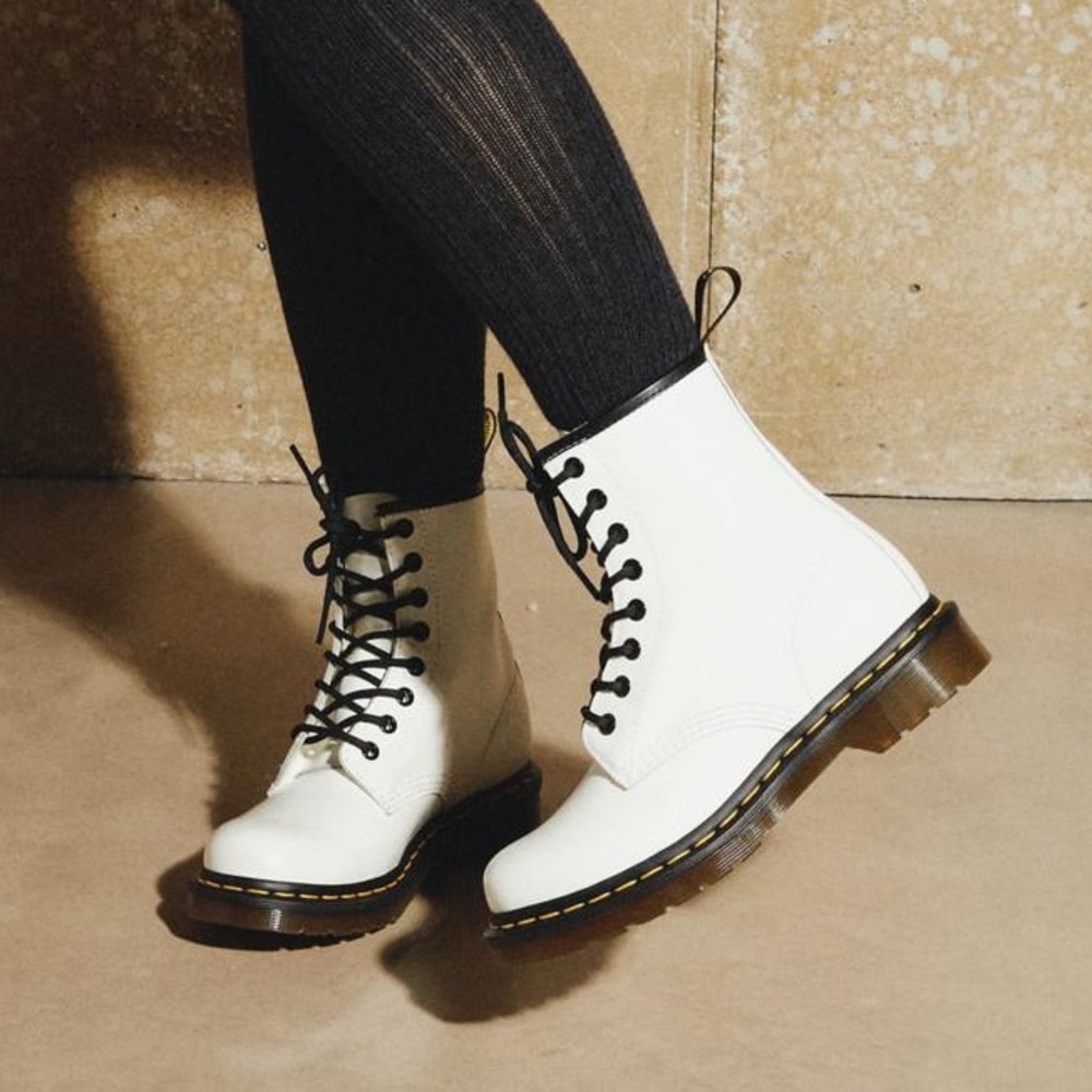 White Lace Up Dr Martens | Women’s 9
